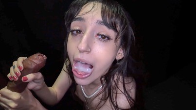 Keeping a throat warm and moist's Cam show and profile